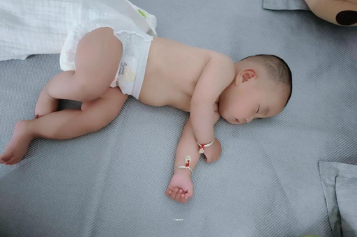 神农架宝宝老打喷嚏怎么办